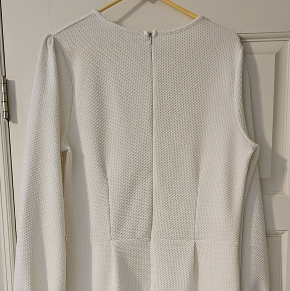 Women's white dress - Picture 7 of 8